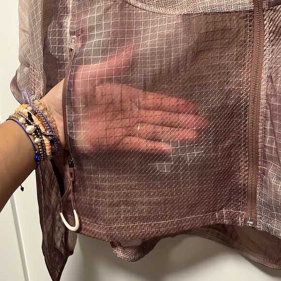 Lululemon NWT Translucent Hooded Jacket CANADA EXCLUSIVE - Picture 15 of 16
